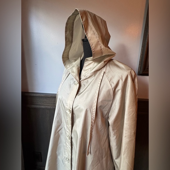 Totes Cream Hooded Trench rain coat. - Picture 5 of 8